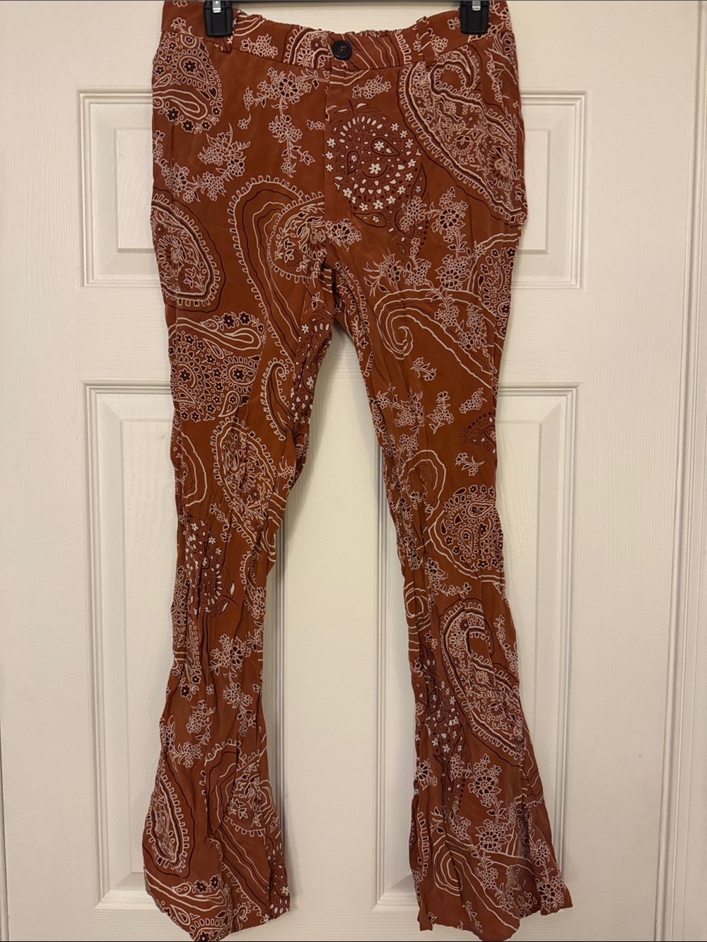 EUC Zara pants in a decorative paisley pattern-size medium.